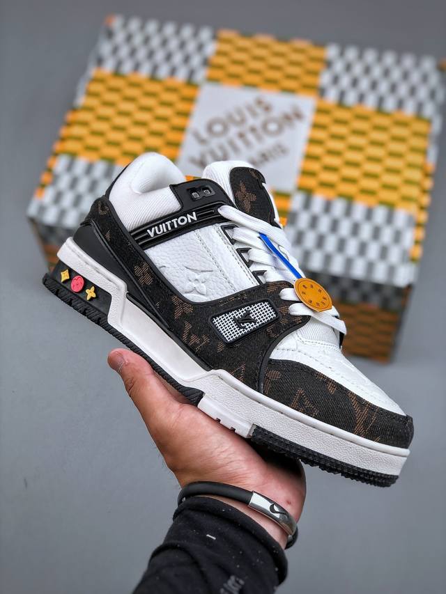 Louis Vuitton Trainer Sneaker Low Lv路易威登低帮板鞋 正确一致Tpr光泽组合鞋底 耐弯折滴塑支持片 原版购入历时近两个月开发