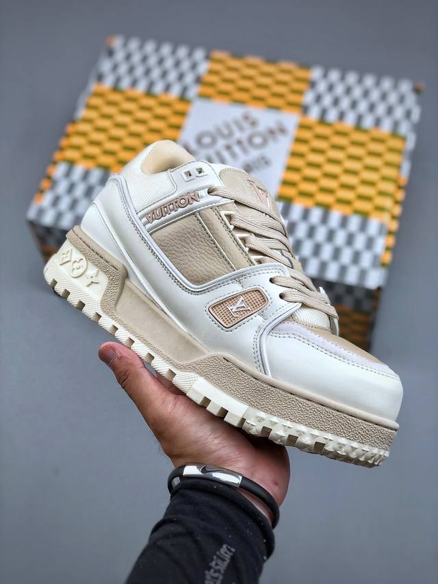 Louis Vuitton Trainer Sneaker Low Lv路易威登低帮板鞋 正确一致Tpr光泽组合鞋底 耐弯折滴塑支持片 原版购入历时近两个月开发