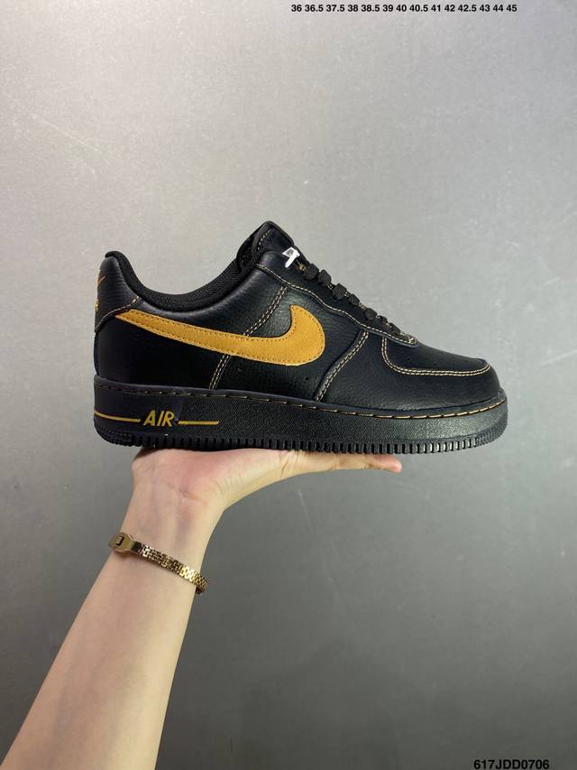 Air Force 1 ‘07 Low 原楦头原纸板 打造纯正空军版型 #专注外贸渠道 全掌内置蜂窝气垫 #原盒配件 原厂中底钢印、拉帮完美 官方同步上架 货号