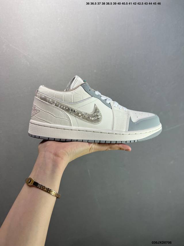 公司级Nike Air Jordan 1 Low Aj1乔1低帮休闲板鞋 同步官方配色 原档冲孔鞋头 四线拉帮 鞋舌高弹海绵填充 官方货号:553558 113