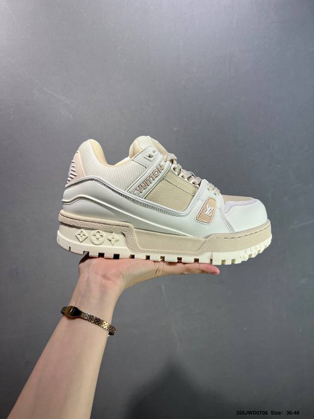 公司级路易威登 Louis Vuitton Lv路易威登板鞋 新款 Lv Trainer最新配色运动鞋 L家 篮球鞋风格运动鞋 该鞋由艺术总监 Virgil A