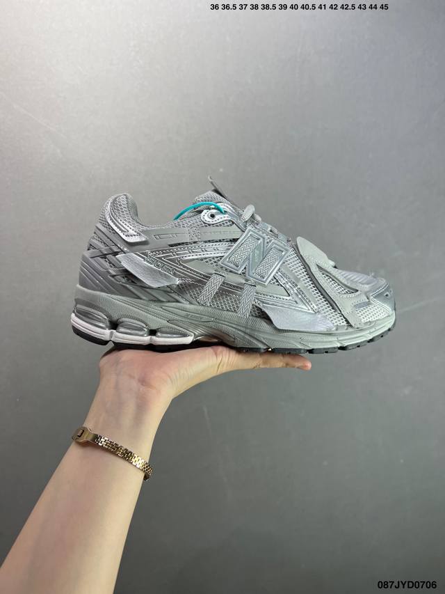 公司级New Balance M1906系列复古单品宝藏老爹鞋款 公司级版本复古元素叠加 质感超级棒 楦版型材料细节做工精细 作为Nb最经典的档案鞋型之一 与