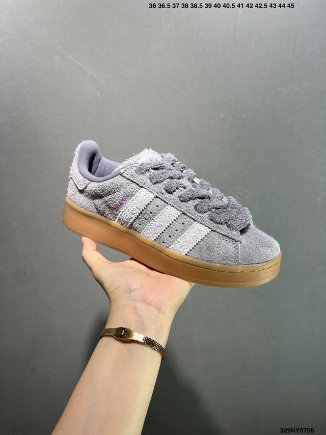 Adidas Originals Campus 00S 专柜同步配色 面包鞋系列 鞋身采用绒面皮料搭配常规皮革 质感上还是延续了经典 Campus 的设计 独家