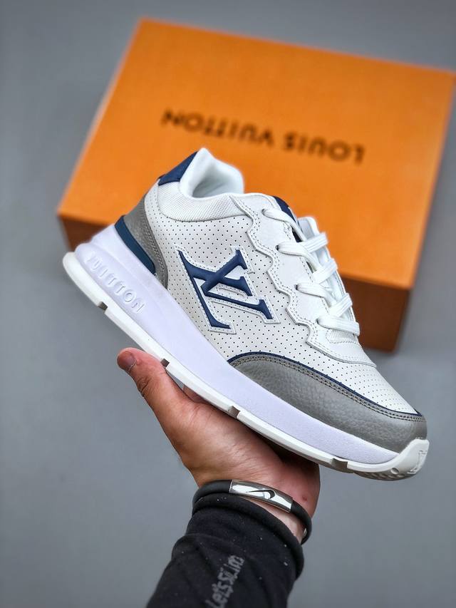 路易威登 Louis Vuitton Classic Lv路易威登板鞋 小白鞋系列 舒适轻泡大底和百搭性霸屏整个时尚娱乐圈 细节调整完美主义鞋面采用进口头层小牛