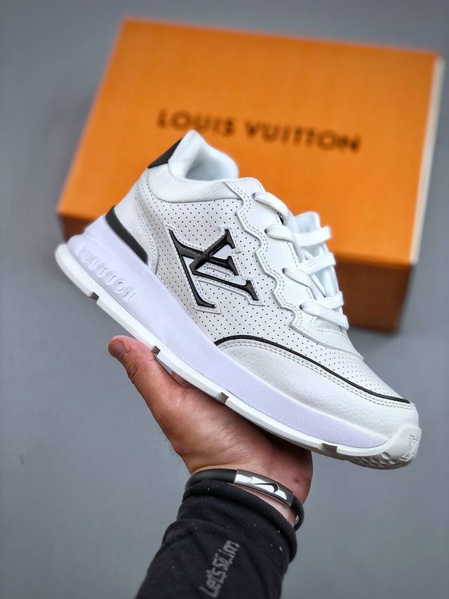 路易威登 Louis Vuitton Classic Lv路易威登板鞋 小白鞋系列 舒适轻泡大底和百搭性霸屏整个时尚娱乐圈 细节调整完美主义鞋面采用进口头层小牛