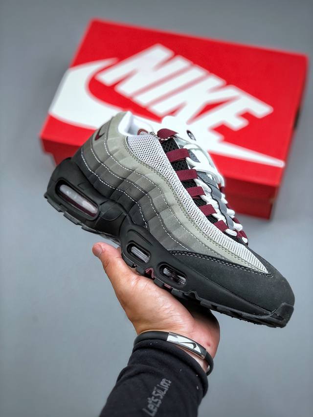 Nike Air Max 95 复古减震气垫跑鞋 货号：Dq9001 001 尺码：36 36.5 37.5 38 38.5 39 40 40.5 41 42