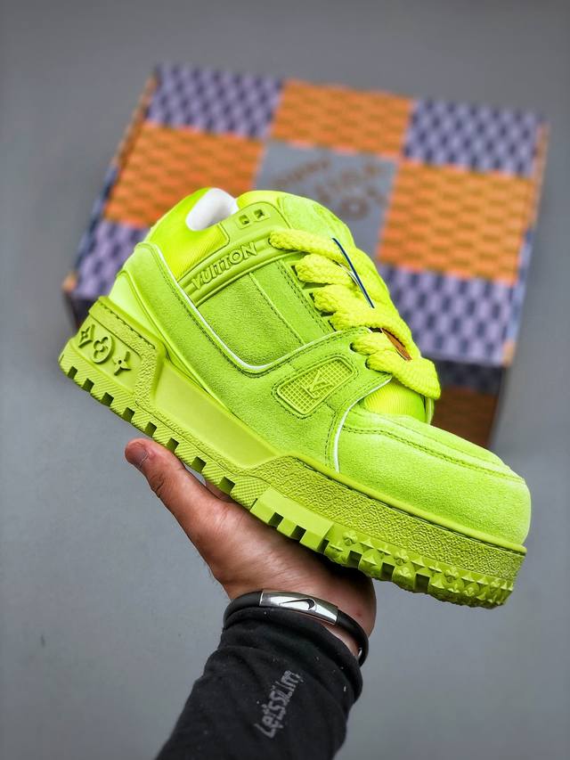Lv-路易-威登Trainer 2025走秀最新款原版1：1开发复刻！！上脚非常舒适 做工精细鞋面由意大利进口小牛皮拼接，侧边饰有品牌Logo标志，进口网布垫脚