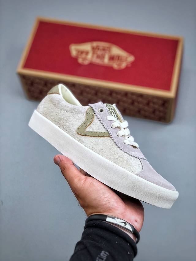 Vans Epoch Sport Style 37 高阶支线 ｖ字头 全麂皮经典复古低帮滑板鞋 该支线继承了Vault Og与安纳海姆复古的气质。鞋身以高档麂皮