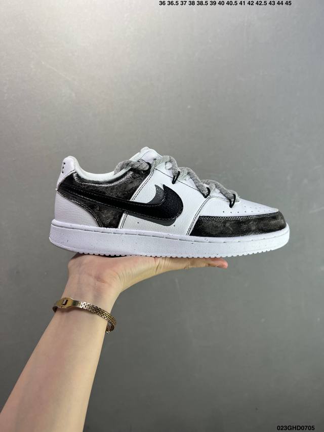 公司级Nike Court Vision 1 Low“幻影十字架” 手绘涂鸦定制板鞋 幻影十字架常作为一种印花图案出现，具有独特的视觉效果。将幻影十字架与梵文、