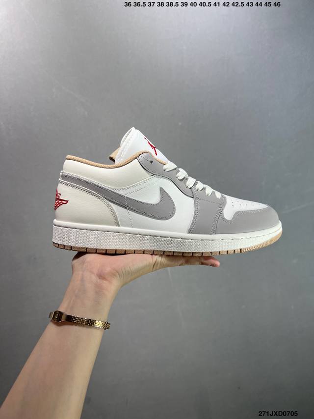 公司级Nike Air Jordan 1 Low Aj1乔1低帮休闲板鞋 同步官方配色 原档冲孔鞋头 四线拉帮 鞋舌高弹海绵填充 官方货号:553558 113