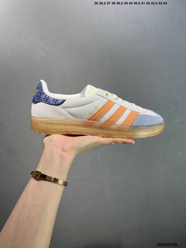 Adidas Originals Gazelle Indoor 三叶草休闲防滑耐磨低帮板鞋 鞋头出色设计 塑就出众贴合感 稳固的后跟贴合足部曲线设计 软弹舒适
