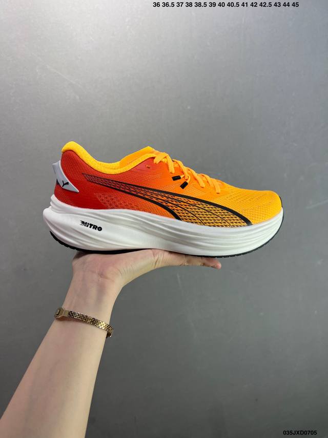 公司级Puma Deviate Nitro 3 轻量跑鞋 公司级Puma Deviate Nitro 3 舒适防滑耐磨 低帮 休闲跑步鞋 男女款黑白色 货号：3