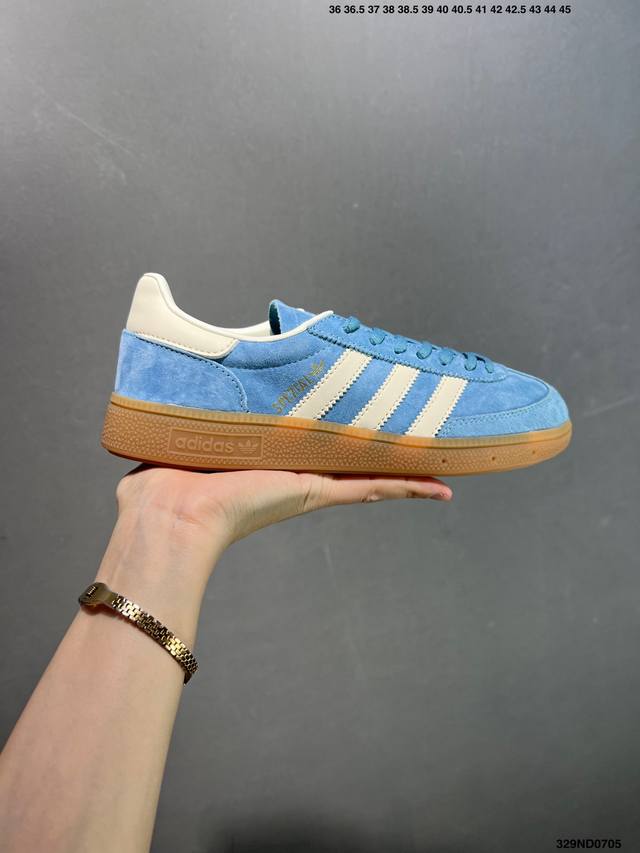 性价比版本Ad Handball Spezial 复古休闲板鞋 #全鞋采用反毛皮制作 牛筋耐磨大底 承载青春情怀的板鞋 经典三条杠装饰鞋侧 品牌辨识度清晰 货号