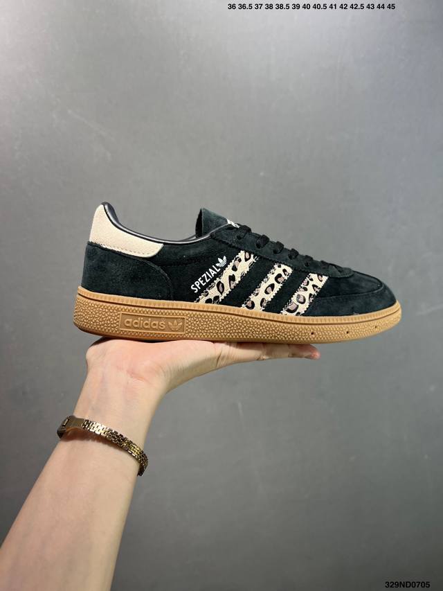 性价比版本Ad Handball Spezial 复古休闲板鞋 #全鞋采用反毛皮制作 牛筋耐磨大底 承载青春情怀的板鞋 经典三条杠装饰鞋侧 品牌辨识度清晰 货号