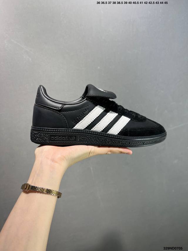 性价比版本Ad Handball Spezial 复古休闲板鞋 #全鞋采用反毛皮制作 牛筋耐磨大底 承载青春情怀的板鞋 经典三条杠装饰鞋侧 品牌辨识度清晰 货号