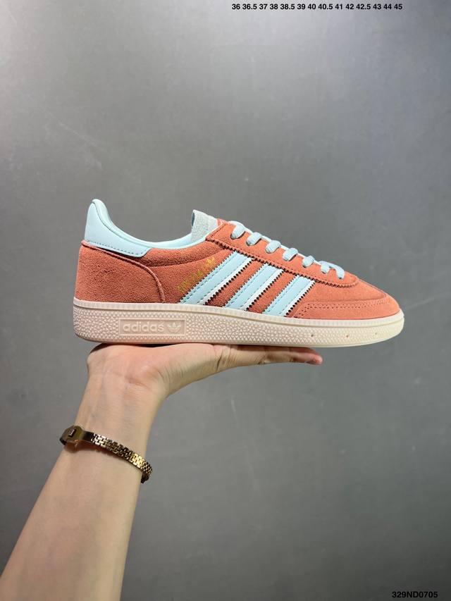 性价比版本Ad Handball Spezial 复古休闲板鞋 #全鞋采用反毛皮制作 牛筋耐磨大底 承载青春情怀的板鞋 经典三条杠装饰鞋侧 品牌辨识度清晰 货号