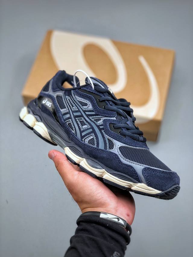 Asics Gel-Nyc 亚瑟士 透气网眼鞋面 配合部分合成革材质 采用全新Ahar+橡胶材质 更加耐磨货号:1203A383-401 尺码:36 37 37