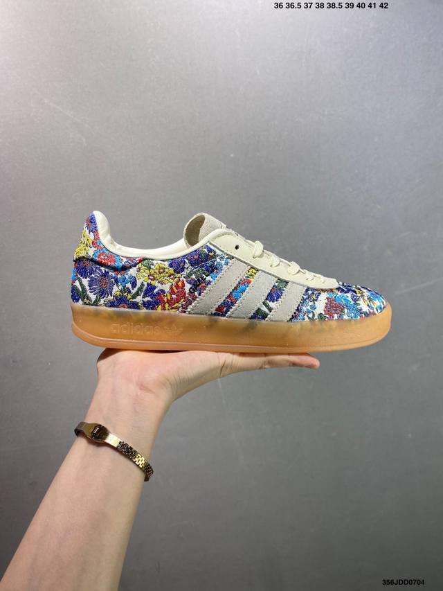 Adidas Originals Gazelle Indoor 复古单品 自1960年代发售以来，“Gazelle”系列凭借其古典复古魅力，一直备受喜爱。如今，