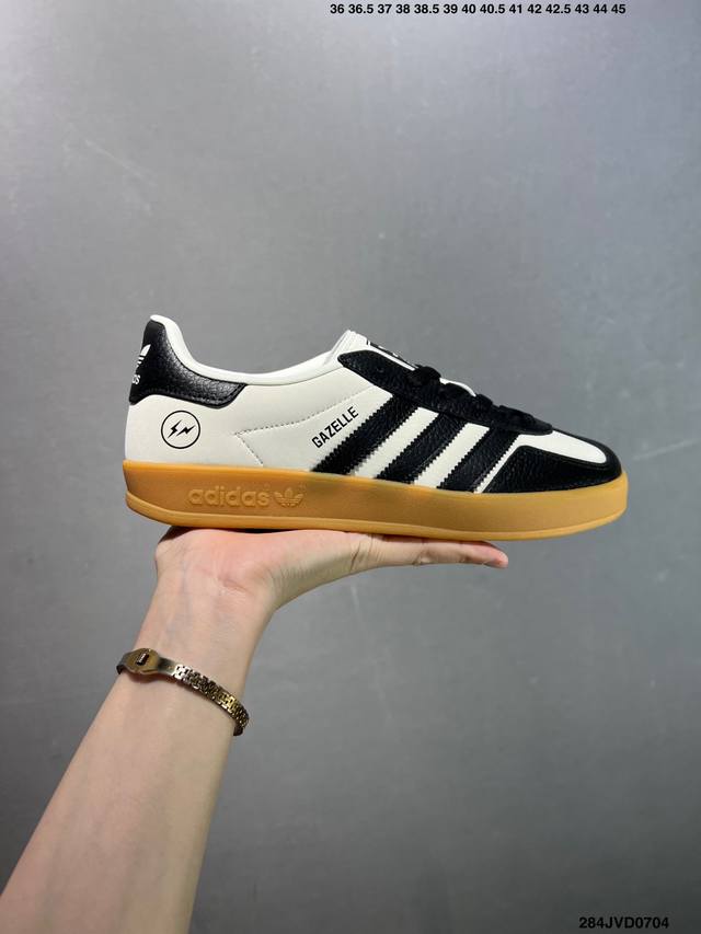 公司级 Ad Original Samba Og 复古经典轻便板鞋 口碑大厂出品 正确烫金高频细节 原装纳米超迁皮料 独家私模橡胶大底 原盒原配 这款桑巴鞋展示