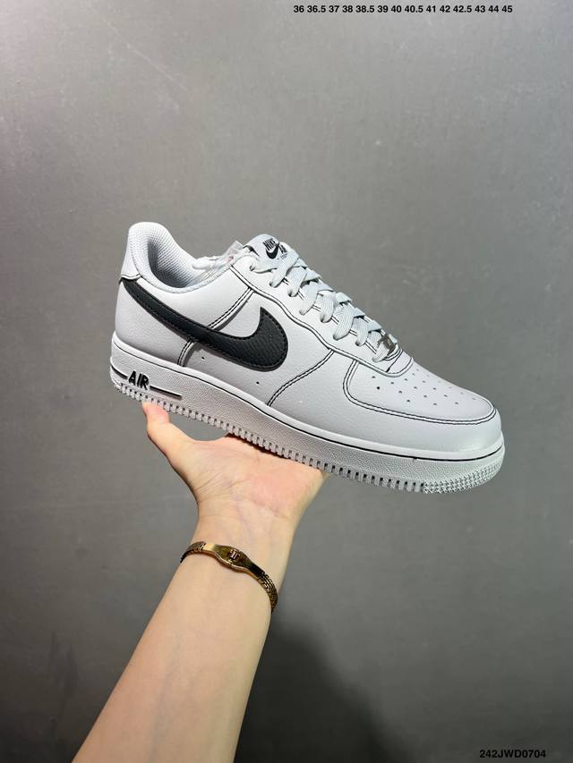 公司级Air Force 1 ‘07 Low 原楦头原纸板 打造纯正空军版型 #专注外贸渠道 全掌内置蜂窝气垫 #原盒配件 原厂中底钢印、拉帮完美 官方同步上架