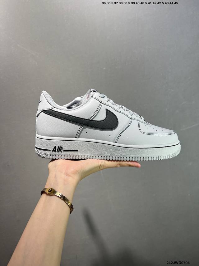 公司级Air Force 1 ‘07 Low 原楦头原纸板 打造纯正空军版型 #专注外贸渠道 全掌内置蜂窝气垫 #原盒配件 原厂中底钢印、拉帮完美 官方同步上架