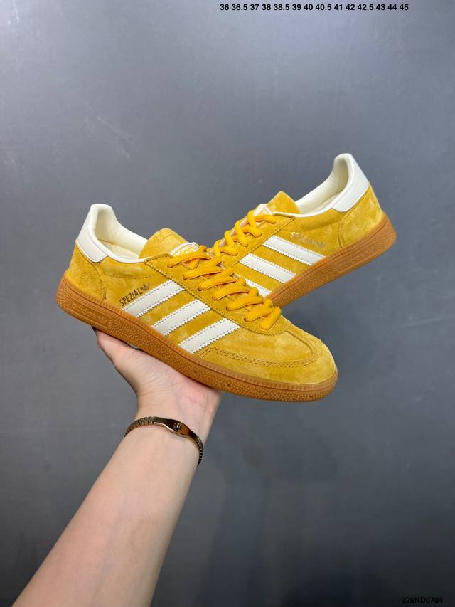 性价比版本Ad Handball Spezial 复古休闲板鞋 #全鞋采用反毛皮制作 牛筋耐磨大底 承载青春情怀的板鞋 经典三条杠装饰鞋侧 品牌辨识度清晰 货号