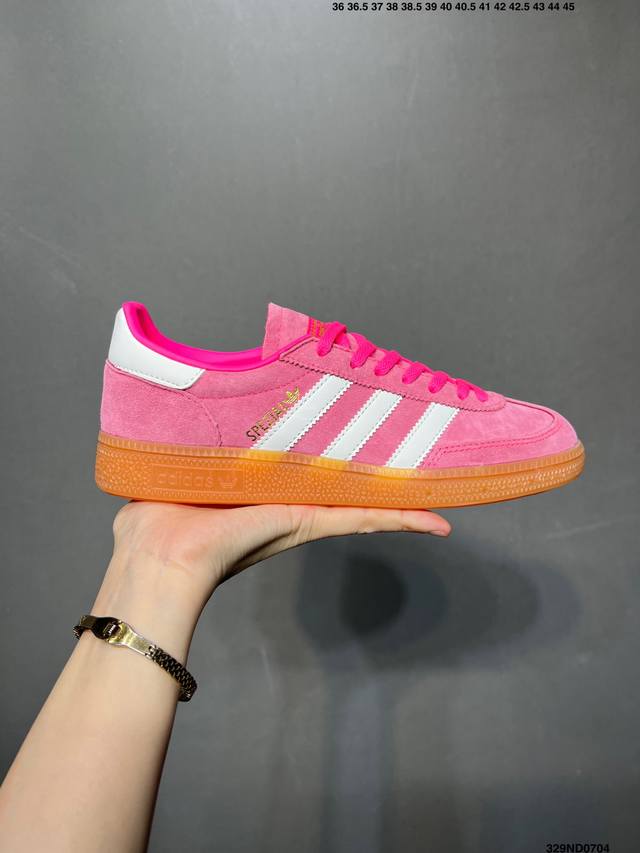 性价比版本Ad Handball Spezial 复古休闲板鞋 #全鞋采用反毛皮制作 牛筋耐磨大底 承载青春情怀的板鞋 经典三条杠装饰鞋侧 品牌辨识度清晰 货号