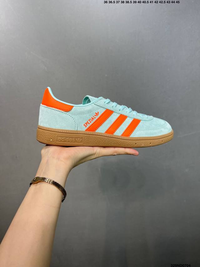 性价比版本Ad Handball Spezial 复古休闲板鞋 #全鞋采用反毛皮制作 牛筋耐磨大底 承载青春情怀的板鞋 经典三条杠装饰鞋侧 品牌辨识度清晰 货号