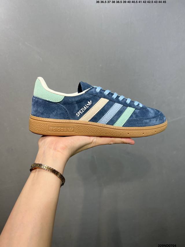 性价比版本Ad Handball Spezial 复古休闲板鞋 #全鞋采用反毛皮制作 牛筋耐磨大底 承载青春情怀的板鞋 经典三条杠装饰鞋侧 品牌辨识度清晰 货号