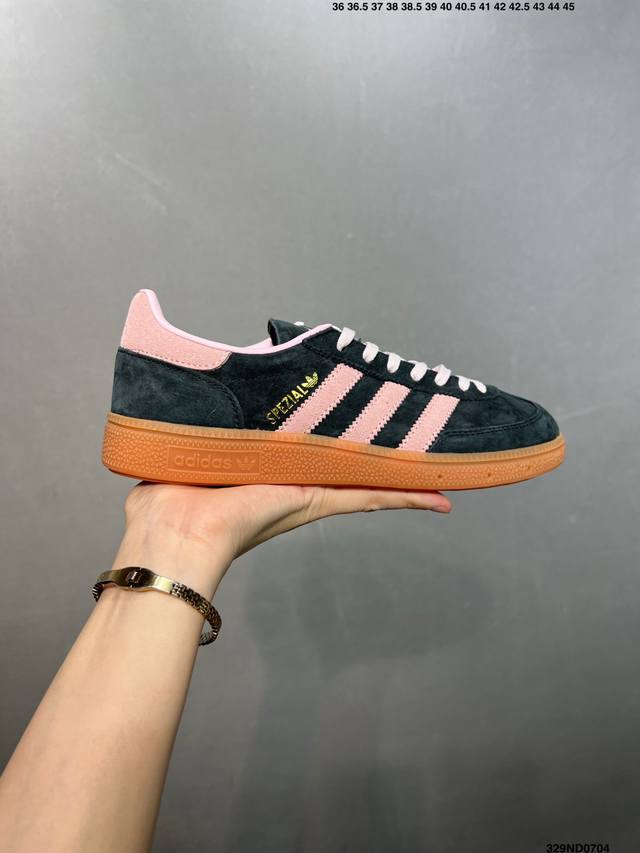 性价比版本Ad Handball Spezial 复古休闲板鞋 #全鞋采用反毛皮制作 牛筋耐磨大底 承载青春情怀的板鞋 经典三条杠装饰鞋侧 品牌辨识度清晰 货号