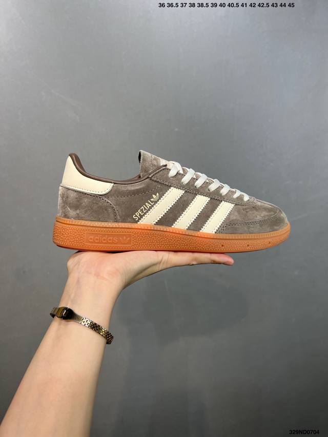 性价比版本Ad Handball Spezial 复古休闲板鞋 #全鞋采用反毛皮制作 牛筋耐磨大底 承载青春情怀的板鞋 经典三条杠装饰鞋侧 品牌辨识度清晰 货号