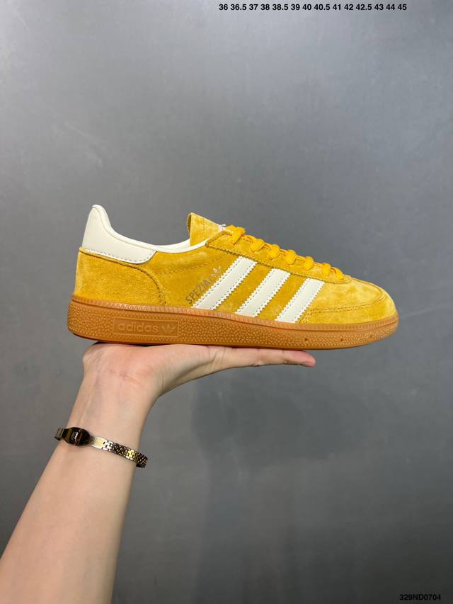 性价比版本Ad Handball Spezial 复古休闲板鞋 #全鞋采用反毛皮制作 牛筋耐磨大底 承载青春情怀的板鞋 经典三条杠装饰鞋侧 品牌辨识度清晰 货号