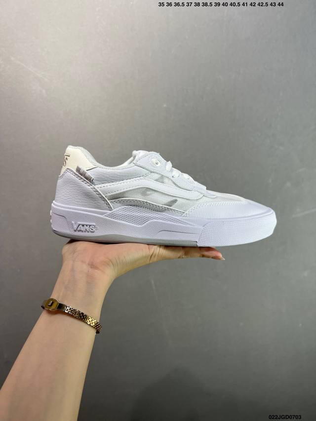Vans Classics Knu Skool 苏格兰格纹拼接 厚鞋舌面包鞋 Vans联名超火的土豆鞋，复古经典，鞋头放大、包边上移加厚、鞋舌加厚。Vans C