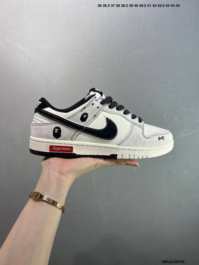 公司级Nike Dunk Low 此款主张打破传统的工业化流水线设计限制，以Made By Ideas的超级创意为理念，集结众多潮流设计师，结合时下最Ing潮流