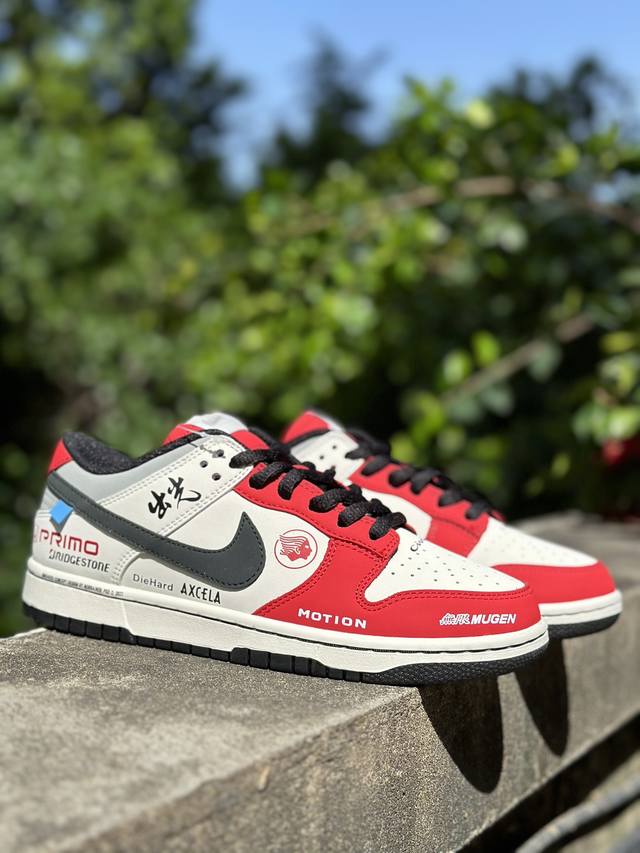 福利特价 原价360 Nike Sb Dunk Low “机车白红”联名配色 低帮休闲运动滑板板鞋 大厂纯原品质出货 纯正版型 定制鞋盒 皮料切割干净无任何毛边