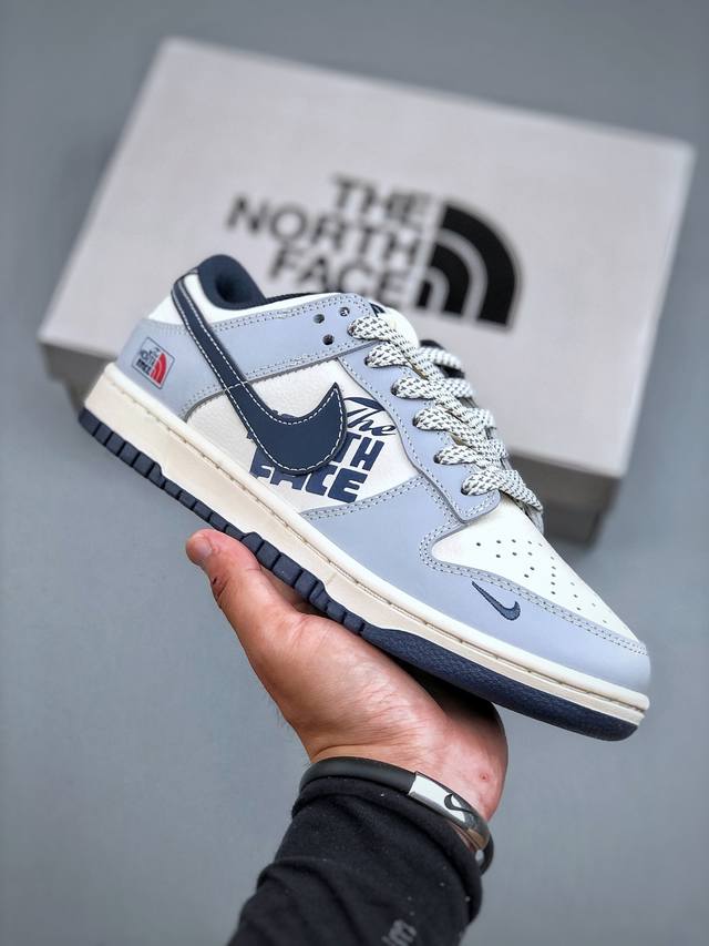 C版 Nike Sb Dunk Low“北面联名 灰白蓝勾配色” 高端定制 低帮休闲板鞋 定制鞋盒 大厂纯原品质出货 超高清洁度 皮料切割干净无任何毛边 细节完