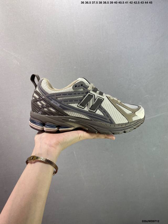 公司级New Balance M1906系列复古单品宝藏老爹鞋款 公司级版本复古元素叠加 质感超级棒 楦版型材料细节做工精细 作为Nb最经典的档案鞋型之一 与