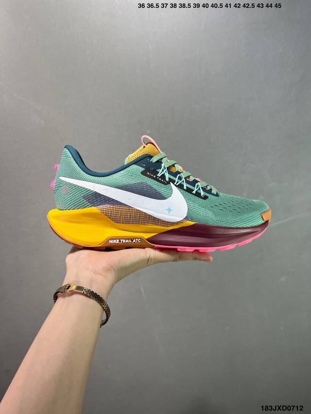 公司级Nike Reactx Pegasus Trail 5 Next Nature 越野跑步鞋 登月兼顾迅疾外观和稳固脚感 后跟覆面和中足动态支撑巧妙融合 缔