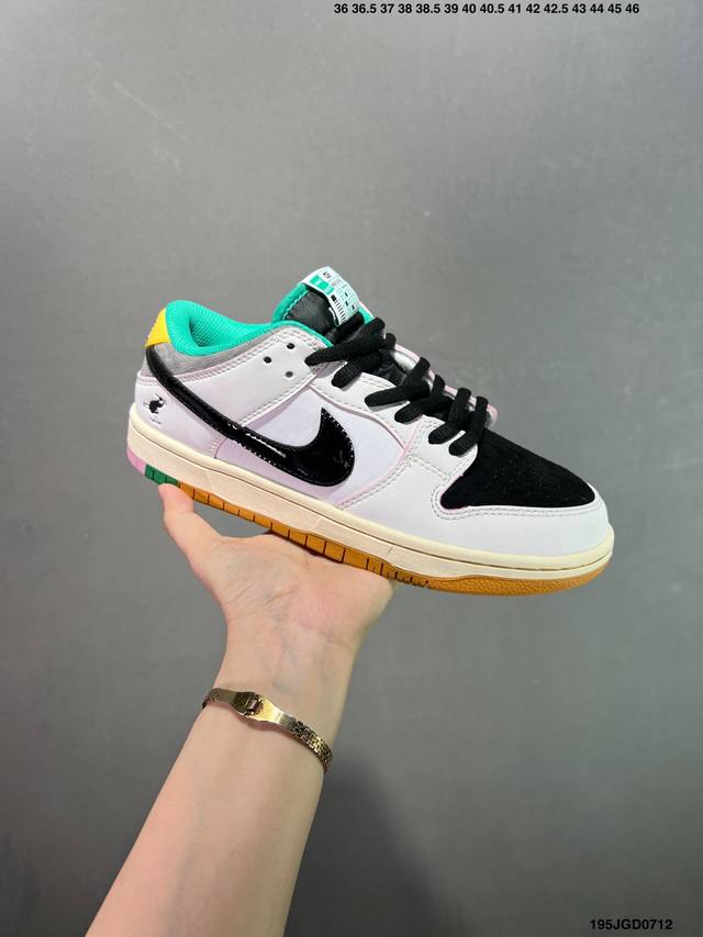 耐克Nike Dunk Low 扣篮系列 复古低帮休闲运动滑板板鞋 采用脚感柔软舒适Zoomair气垫 有效吸收滑板等极限运动在落地时带来的冲击力 为街头运动者
