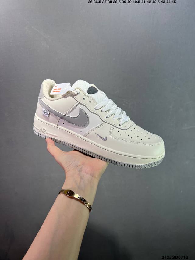 Nike Air Force 1 Low’07 空军一号低帮休闲板鞋 定制皮料 原楦原纸板 纯正空军版型 内置全掌气垫 货号：男 Cw2288-114 女 Dd
