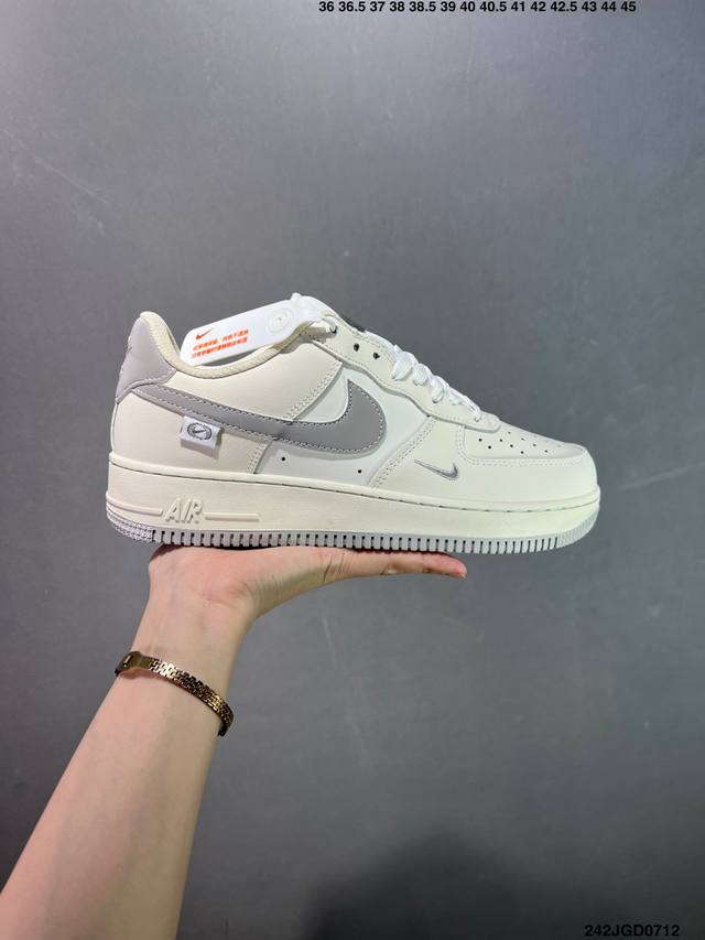 Nike Air Force 1 Low’07 空军一号低帮休闲板鞋 定制皮料 原楦原纸板 纯正空军版型 内置全掌气垫 货号：男 Cw2288-114 女 Dd