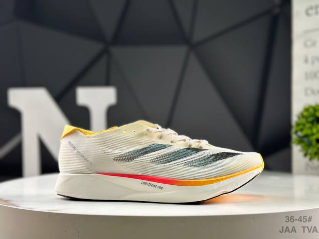 阿迪达斯 Adidas Adizero Takumi Sen 10 M耐磨减震专业跑步鞋 北京马拉松40周年限定。冲向目标，一路向前，不断挑战和突破自我。无论是