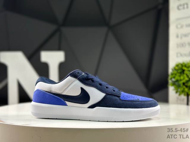 耐克 Nike Sb Force 58 耐克 低帮休闲板鞋是一款将前沿创新带入街头的单品 它具有硫化杯底 具有出色的耐用性和灵活性 使用帆布和绒面革 在饰面上放