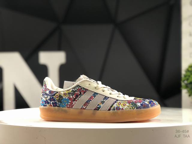 阿迪达斯 Gazelle Indoor 休闲耐磨轻便 低帮 板鞋这款阿迪达斯运动鞋是 1979年 Gazele Lndoor 运动鞋的复兴，柔软的绒面革和耐用的