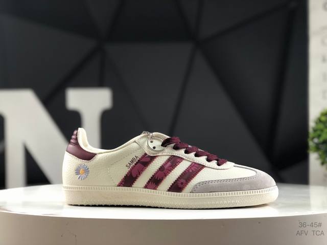 阿迪达斯 Adidas Samba Og 经典鞋款Adidas 近70年的经典Samba Og 修长的鞋楦,略微尖尖的鞋头,翻毛皮的鞋头拼接,这些我们都看得到的