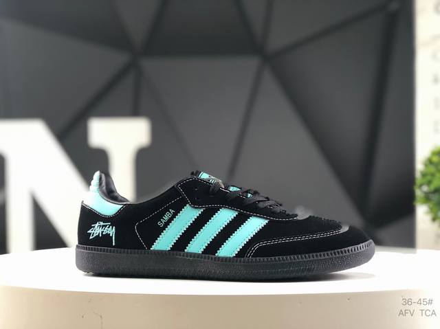 阿迪达斯 Adidas Samba Og 经典鞋款Adidas 近70年的经典Samba Og 修长的鞋楦,略微尖尖的鞋头,翻毛皮的鞋头拼接,这些我们都看得到的