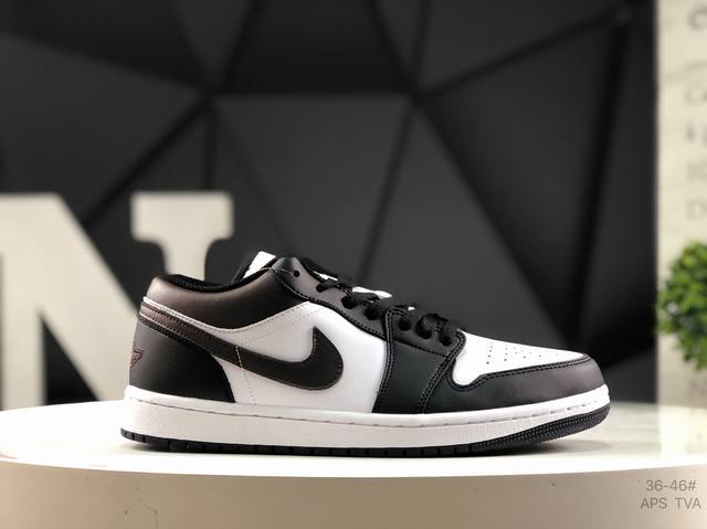 耐克 Air Jordan 1 Low 低帮 蓝柠檬 Aj1 乔丹1代 Aj1 乔1 低邦 蓝黄拼接 乔丹篮球鞋系列 鞋身采用蓝色皮革勾勒轮廓，明黄色注入后跟收