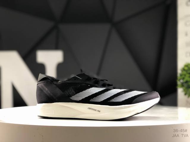 阿迪达斯 Adidas Adizero Takumi Sen 10 M耐磨减震专业跑步鞋 北京马拉松40周年限定。冲向目标，一路向前，不断挑战和突破自我。无论是