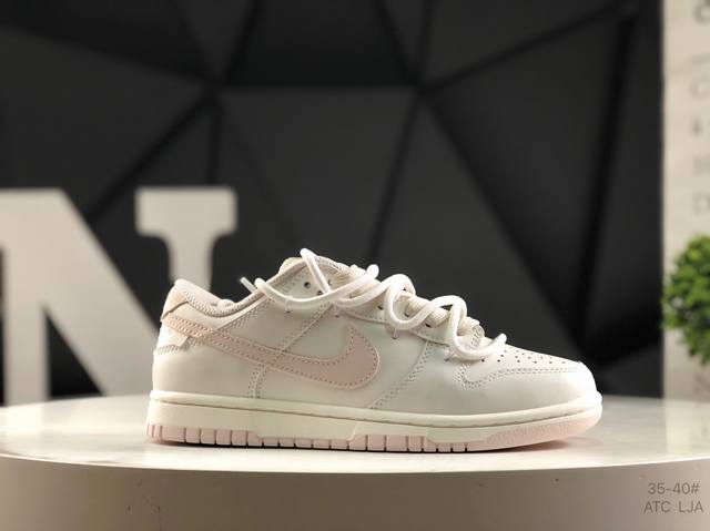 公司级带半码 耐克 Nike Dunk 此款主张打破传统的工业化流水线设计限制，以Made By Ideas的超级创意为理念，集结众多潮流设计师，结合时下最In