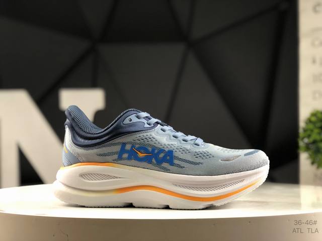 小红书推荐 Hoka W Bondi 9 这个品牌来自于新西兰的毛利语，Hoka表示大地，One One表示飞越，连起来就是飞越地平线，One One不是读作“
